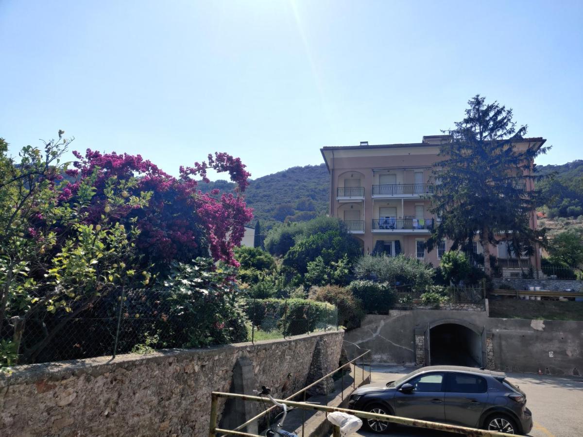 Sotto Il Cielo Apartment Finale Ligure Exterior foto